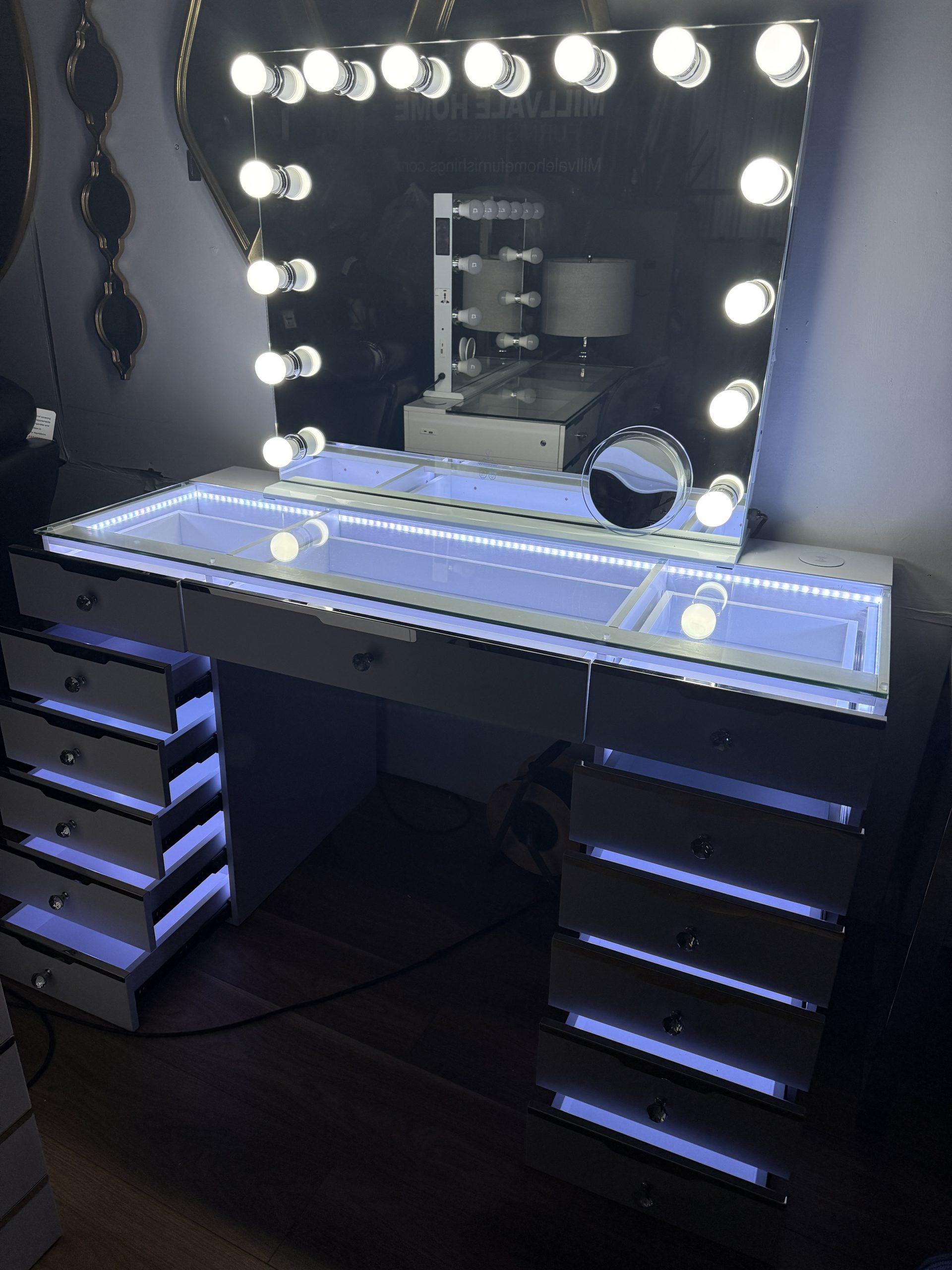 IMG_2634 13 drawer Hollywood set - Image 1